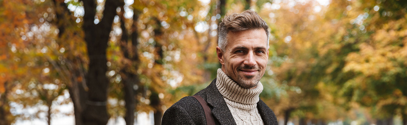 ETF-Aktion Mann sieht zufrieden in die Kamera