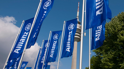 Bild von Allianz Flaggen vor blauem Himmel